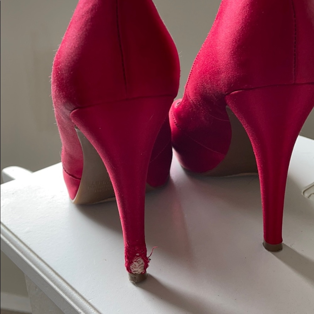 Red heels - Picture 2 of 2